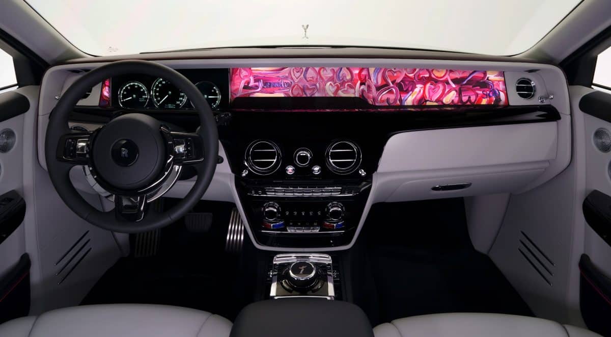 艺术家 Sacha Jafri 绘制的劳斯莱斯幻影汽车内饰。