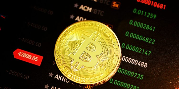 比特币目前的价格为96,222美元 – 分析主要行业推动这一行业的增长