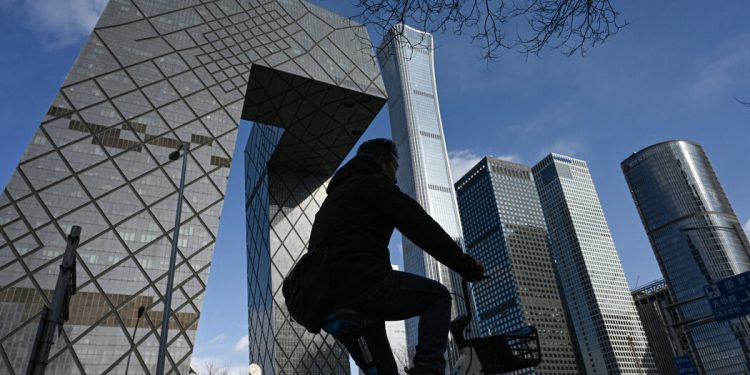 特朗普威胁要对中国的报复征收巨大关税