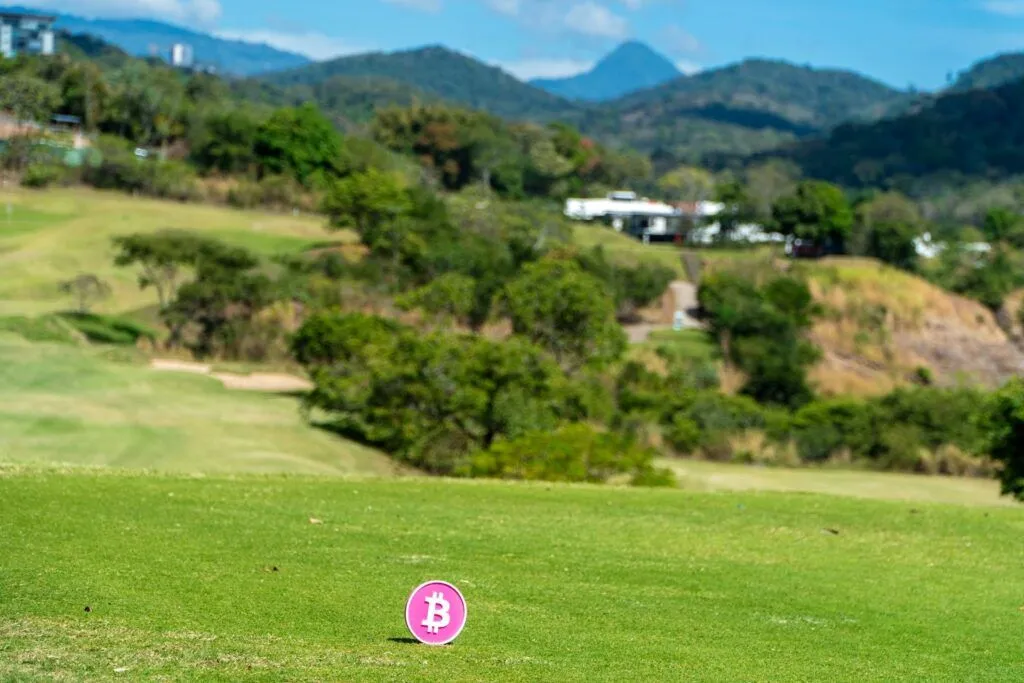 比特币公开赛将前往标志性的 Glen Abbey 高尔夫俱乐部参加 2026 年 6 月 8 日的活动